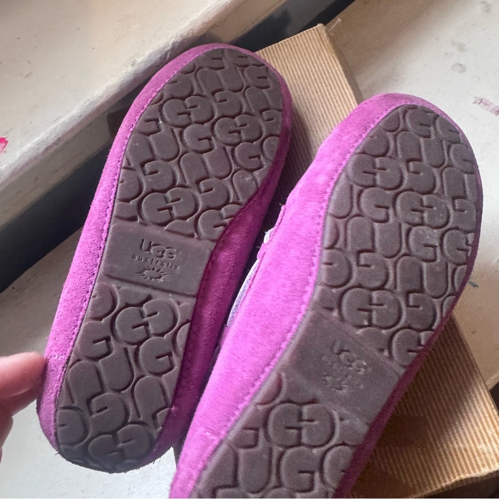UGG kids Magenta Moccasins Purple - Picture 2 of 5